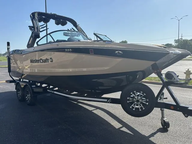 Slide: The Image of MasterCraft X24 / Ilmor 6.2L 2022 - 4