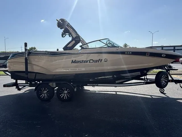 Slide: The Image of MasterCraft X24 / Ilmor 6.2L 2022 - 5