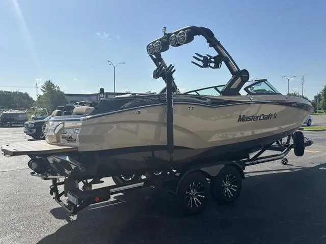 Slide: The Image of MasterCraft X24 / Ilmor 6.2L 2022 - 6