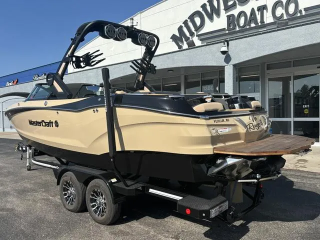 Slide: The Image of MasterCraft X24 / Ilmor 6.2L 2022 - 8