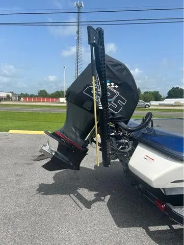 Slide: The Image of Skeeter ZX225 2019 - 5