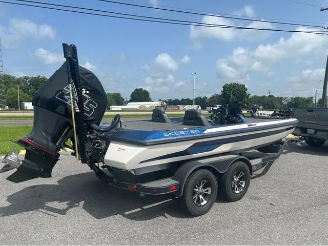 Slide: The Image of Skeeter ZX225 2019 - 6