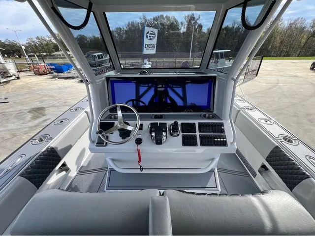 Slide: The Image of Encore Boat Works 33 Cat 2025 - 6