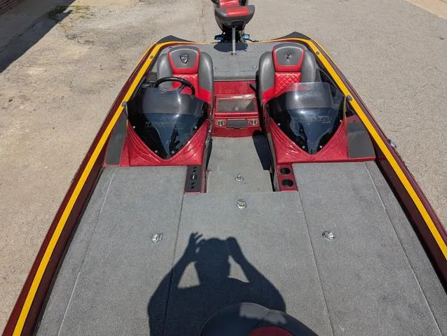 Slide: The Image of Triton 21 TrX 2017 - 11