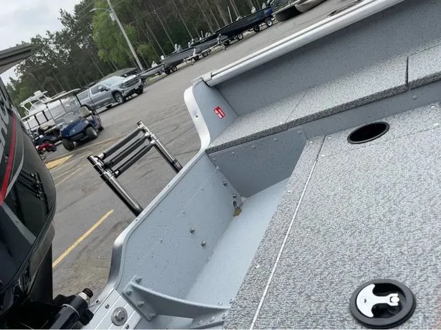 Slide: The Image of Lund Alaskan 1675 Tiller 2025 - 14