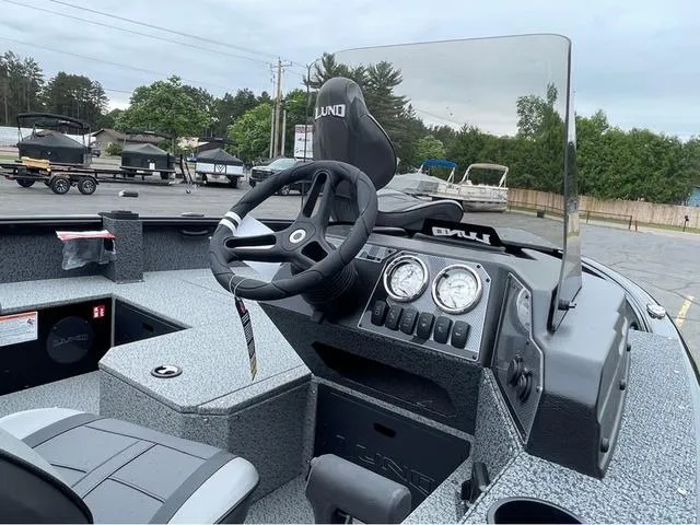 Slide: The Image of Lund 1800 Explorer SS 2026 - 10