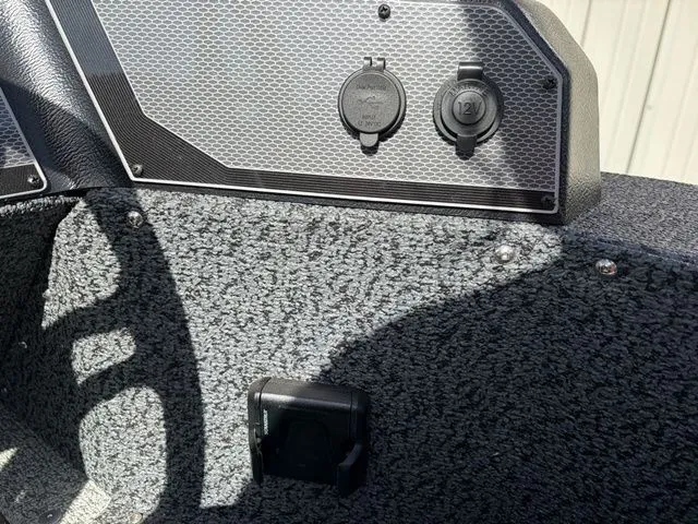 Slide: The Image of Lund 1800 Explorer SS 2026 - 17