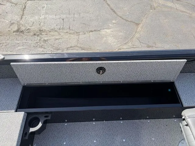 Slide: The Image of Lund 1800 Explorer SS 2026 - 23