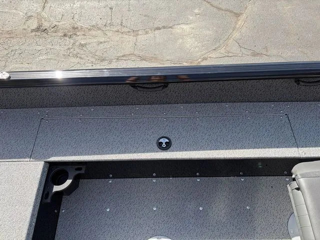 Slide: The Image of Lund 1800 Explorer SS 2026 - 24