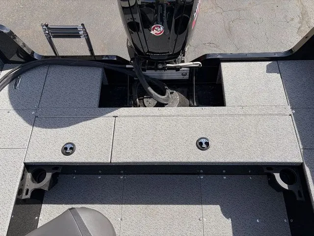 Slide: The Image of Lund 1800 Explorer SS 2026 - 25