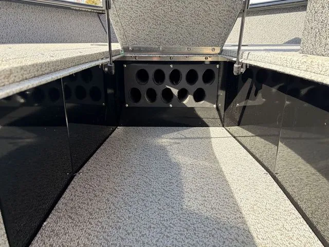 Slide: The Image of Lund 1800 Explorer SS 2026 - 29