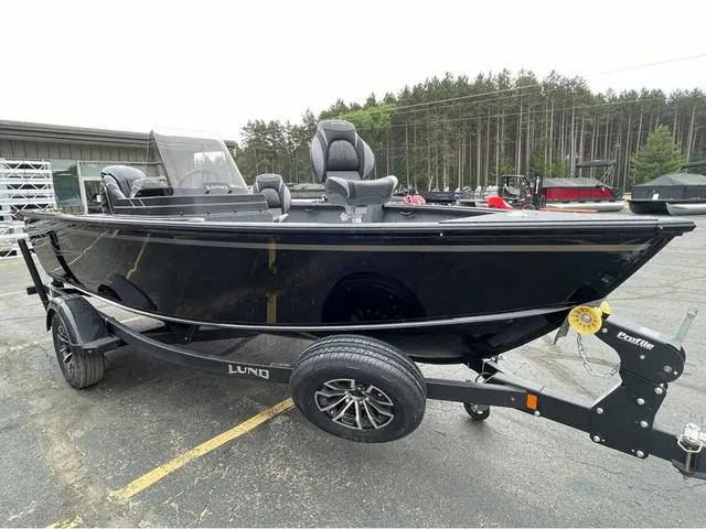 Slide: The Image of Lund 1800 Explorer SS 2026 - 3