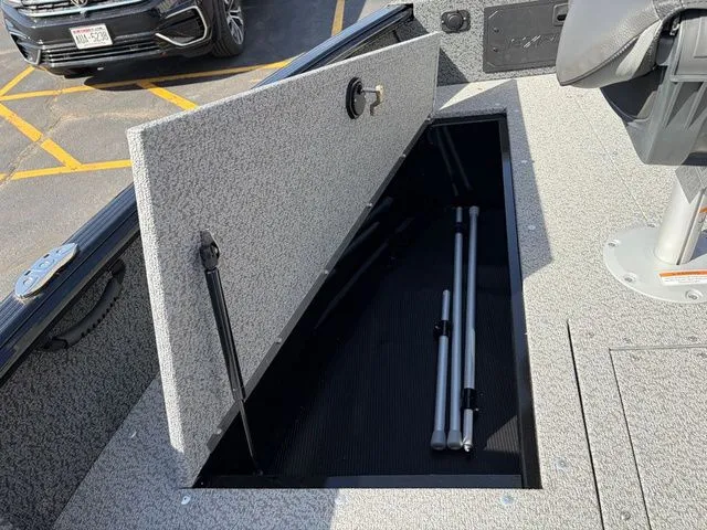 Slide: The Image of Lund 1800 Explorer SS 2026 - 30