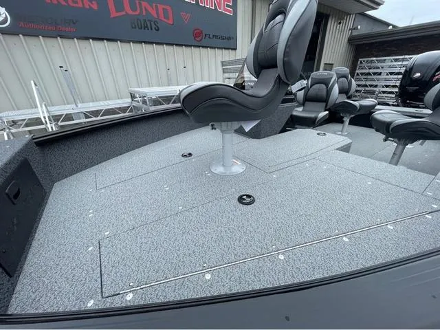 Slide: The Image of Lund 1800 Explorer SS 2026 - 7