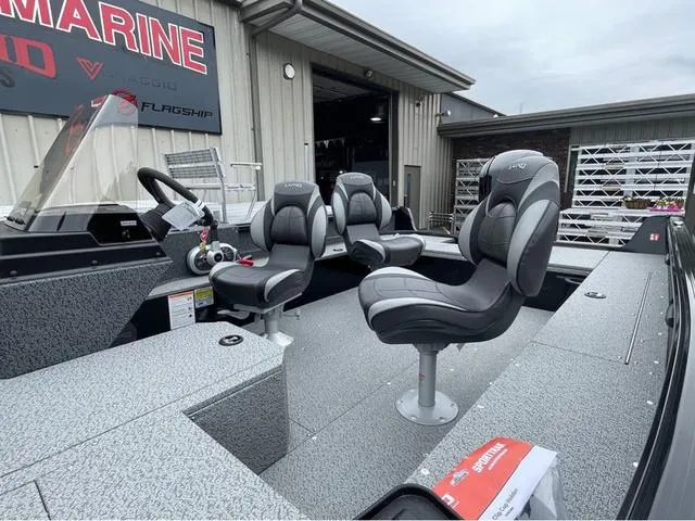 Slide: The Image of Lund 1800 Explorer SS 2026 - 8