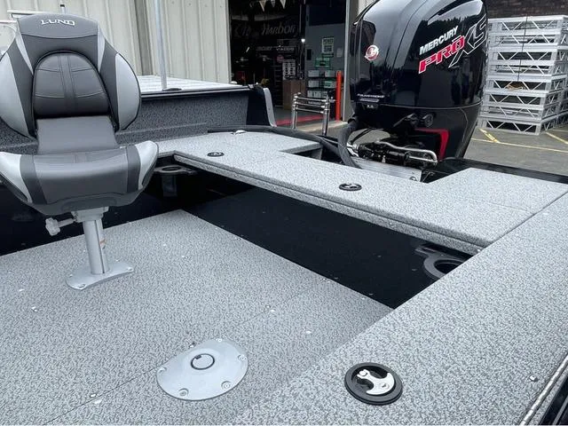 Slide: The Image of Lund 1800 Explorer SS 2026 - 9