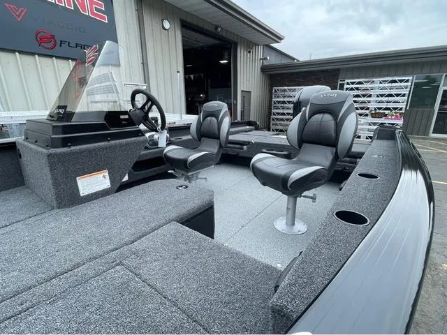 Slide: The Image of Lund ADVENTURE 1675 SS 2026 - 15