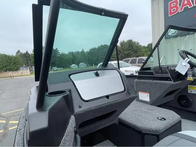 Slide: The Image of Lund 1775 Adventure Sport 2026 - 12