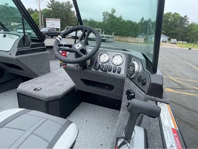 Slide: The Image of Lund 1775 Adventure Sport 2026 - 13