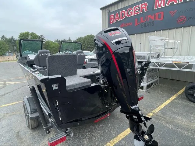 Slide: The Image of Lund 1775 Adventure Sport 2026 - 5