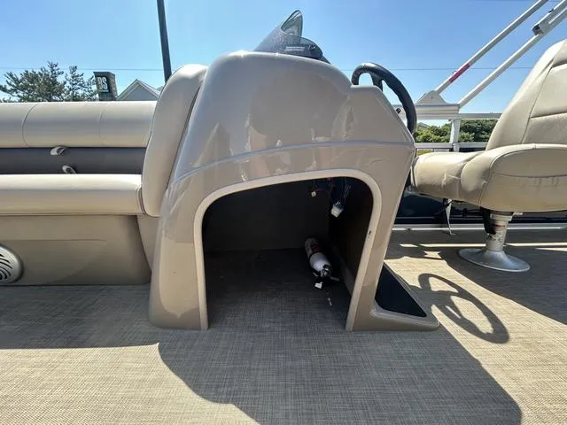 Slide: The Image of Sun Tracker Party Barge 20 2022 - 11