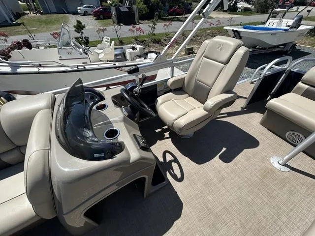 Slide: The Image of Sun Tracker Party Barge 20 2022 - 12