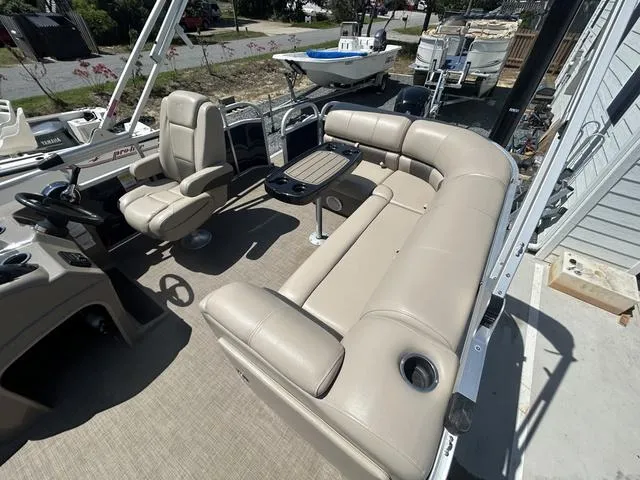 Slide: The Image of Sun Tracker Party Barge 20 2022 - 14