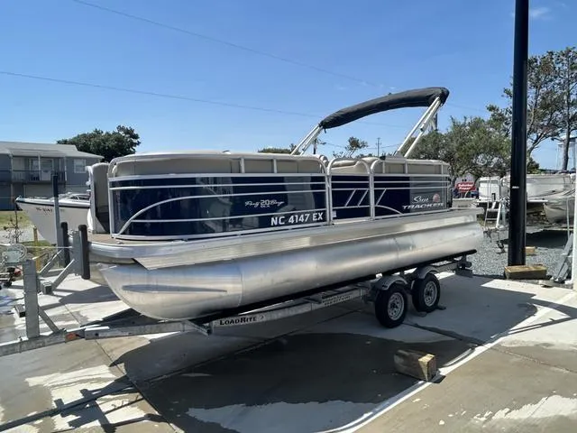 Slide: The Image of Sun Tracker Party Barge 20 2022 - 3