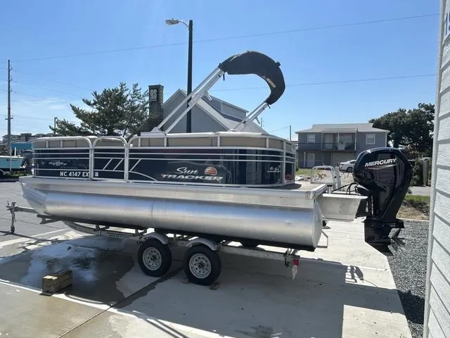 Slide: The Image of Sun Tracker Party Barge 20 2022 - 4