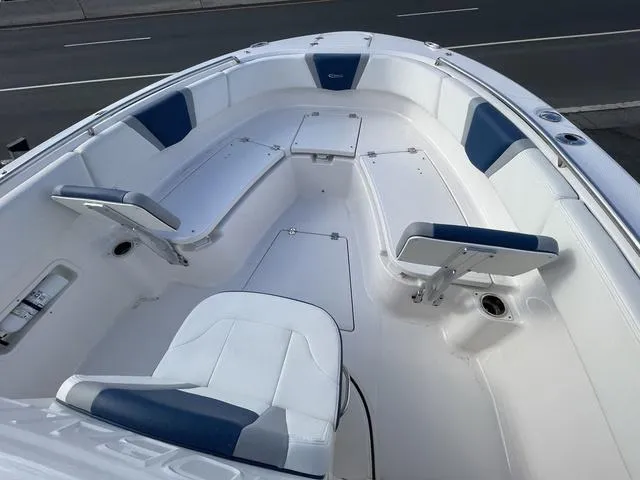 Slide: The Image of Robalo R250 Center Console 2023 - 12