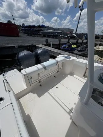 Slide: The Image of Robalo R272 Center Console 2020 - 19