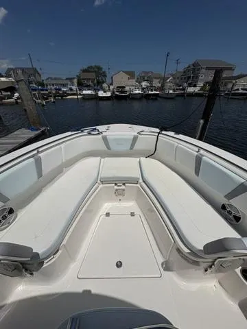 Slide: The Image of Robalo R272 Center Console 2020 - 8