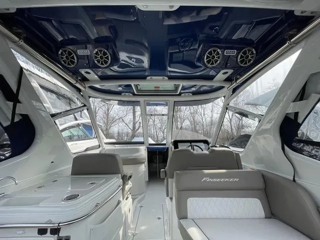 Slide: The Image of Finseeker 280 DC 2024 - 11