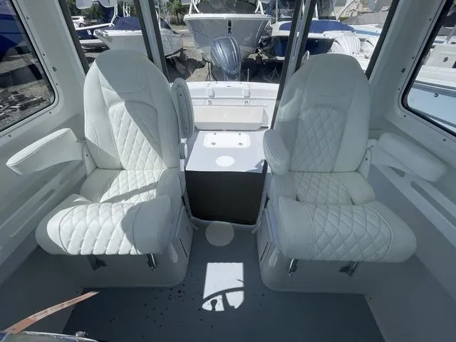 Slide: The Image of Steiger Craft 23 DV Miami 2026 - 12