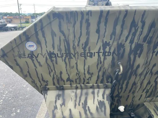 Slide: The Image of Lowe Roughneck Center Console RX1760 Pathfinder Heavy D 2025 - 6