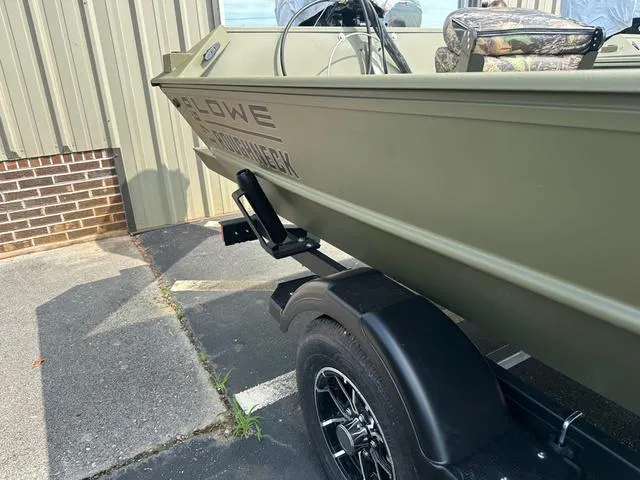 Slide: The Image of Lowe Roughneck Center Console RX1760 Pathfinder 2025 - 5