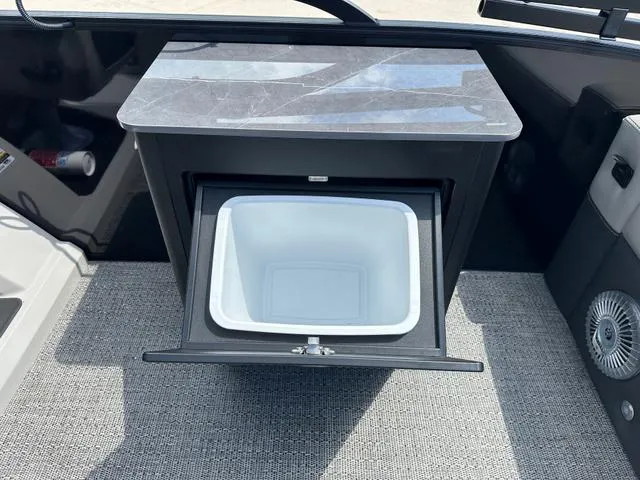 Slide: The Image of Barletta CABRIO C24UE 2026 - 14