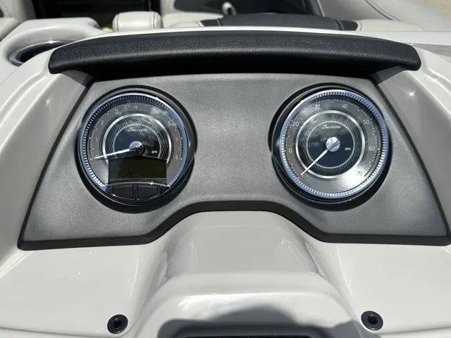 Slide: The Image of Barletta CABRIO C24UE 2026 - 22