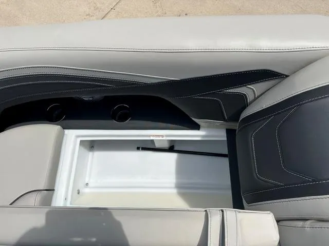 Slide: The Image of Barletta CABRIO C24UE 2026 - 32