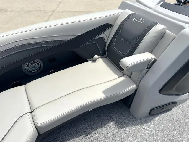 Slide: The Image of Barletta CABRIO C24UE 2026 - 33