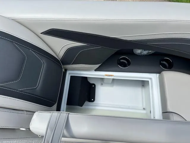 Slide: The Image of Barletta CABRIO C24UE 2026 - 36