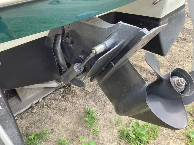 Slide: The Image of Four Winns 210 Horizon 2001 - 10