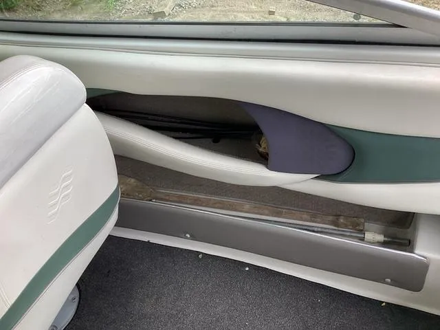 Slide: The Image of Four Winns 210 Horizon 2001 - 16