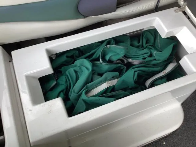 Slide: The Image of Four Winns 210 Horizon 2001 - 17