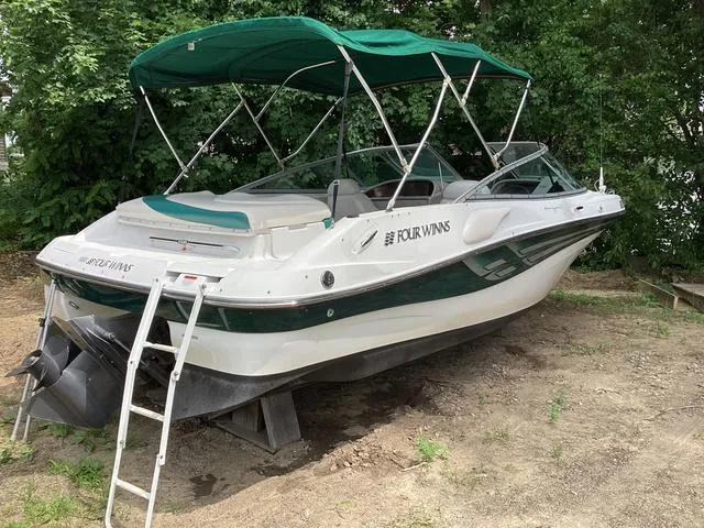 Slide: The Image of Four Winns 210 Horizon 2001 - 2