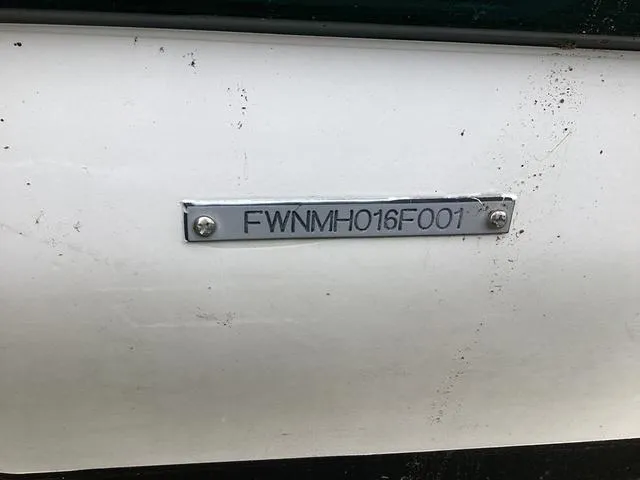 Slide: The Image of Four Winns 210 Horizon 2001 - 23