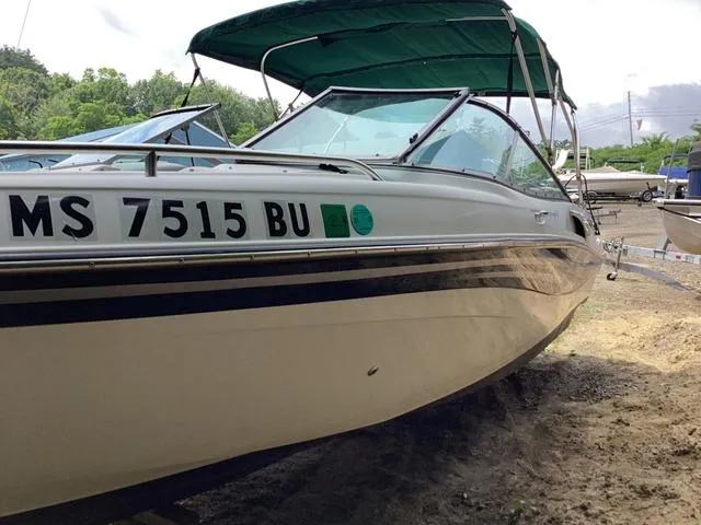 Slide: The Image of Four Winns 210 Horizon 2001 - 4