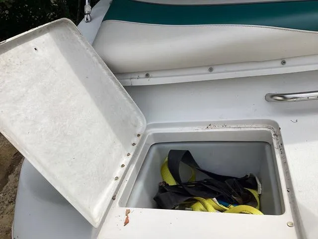 Slide: The Image of Four Winns 210 Horizon 2001 - 8