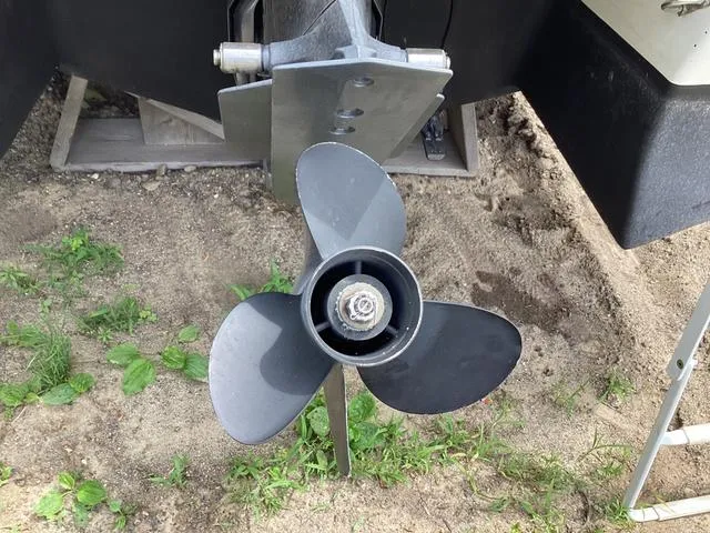 Slide: The Image of Four Winns 210 Horizon 2001 - 9