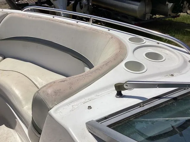 Slide: The Image of Four Winns 240 Horizon 2003 - 13